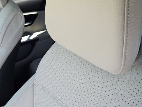 Certified 2026 Mercedes-Benz GLC 300 image 7