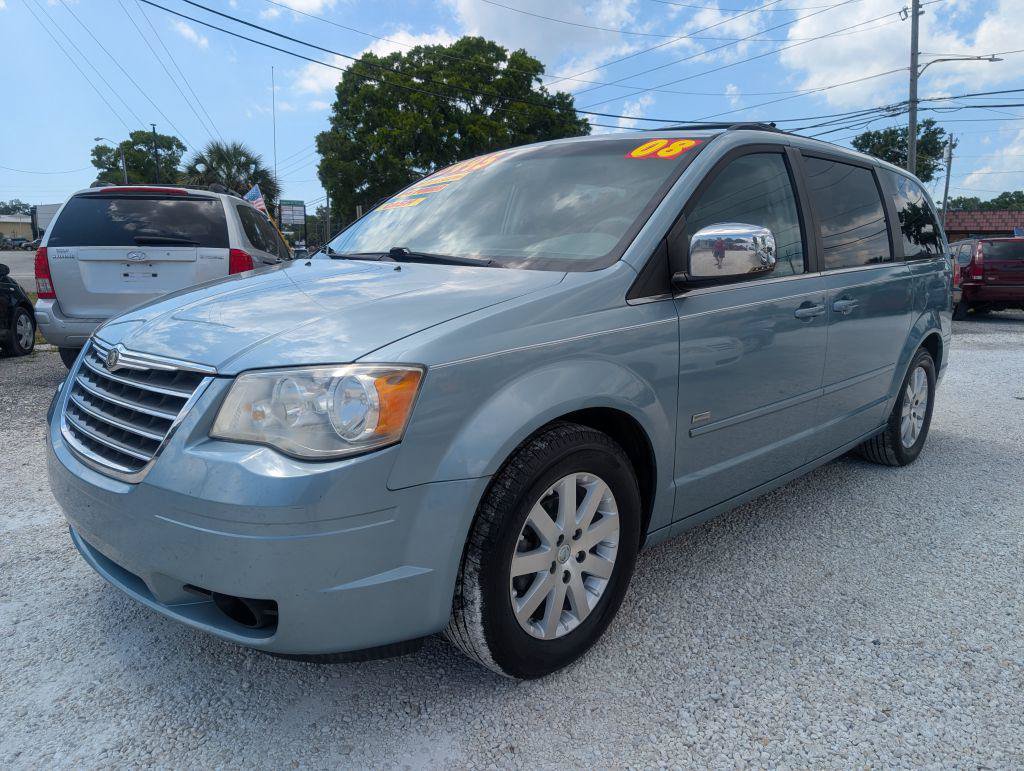Used 2008 Chrysler Town & Country Touring FWD image 3