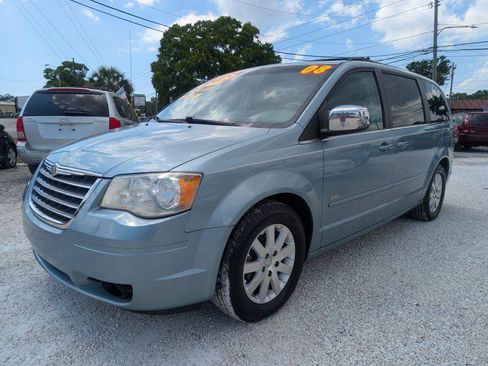 Used 2008 Chrysler Town & Country Touring FWD image 3