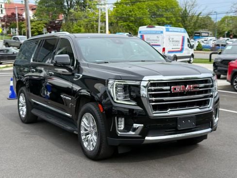 Used 2024 GMC Yukon XL SLT w/ SLT Premium Package AWD/4WD image 4