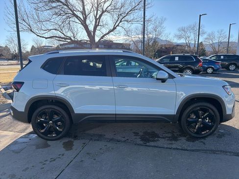 New 2025 Volkswagen Taos SEL image 6