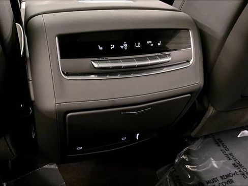 Used 2025 Cadillac Escalade ESV Premium Luxury AWD/4WD image 34