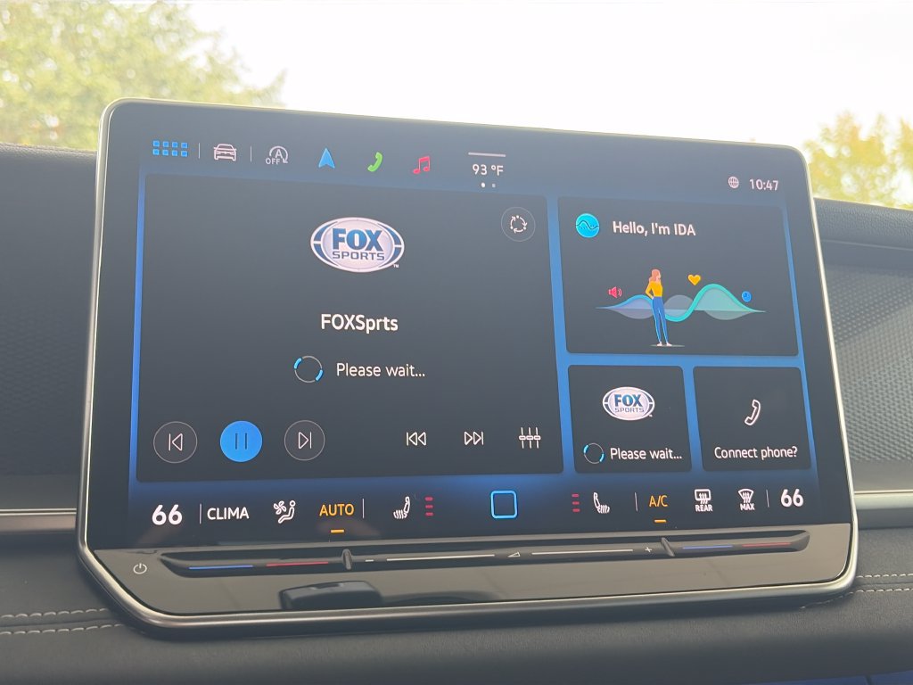 Certified 2025 Volkswagen Tiguan SE R-Line FWD image 18