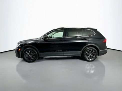 Used 2022 Volkswagen Tiguan SE w/ Panoramic Sunroof Package image 8