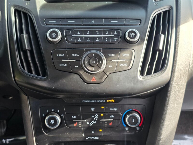 Used 2018 Ford Focus SE w/ Cold Weather Package FWD image 40