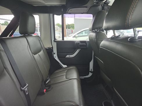 Used 2017 Jeep Wrangler Unlimited Sahara AWD/4WD image 12
