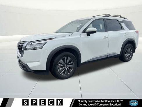 Used 2022 Nissan Pathfinder SV image 1