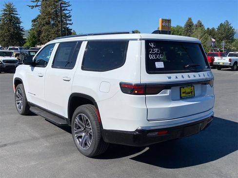 New 2025 Jeep Wagoneer 4WD w/ Convenience Group I image 3