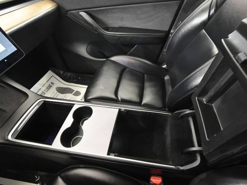 Used 2022 Tesla Model Y Long Range AWD/4WD image 23