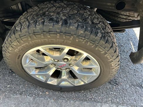 Used 2017 GMC Sierra 1500 SLT w/ SLT Premium Package RWD image 9