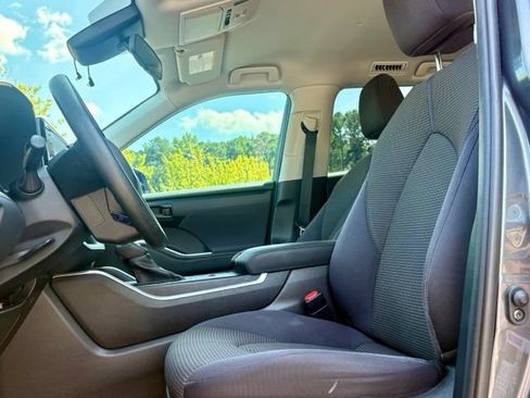 Used 2021 Toyota Highlander L FWD image 26