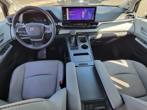 Used 2025 Toyota Sienna XLE w/ XLE Plus Package AWD/4WD image 13