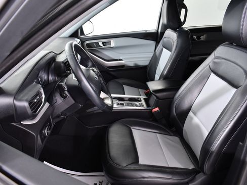 Used 2023 Ford Explorer XLT w/ Equipment Group 202A image 6