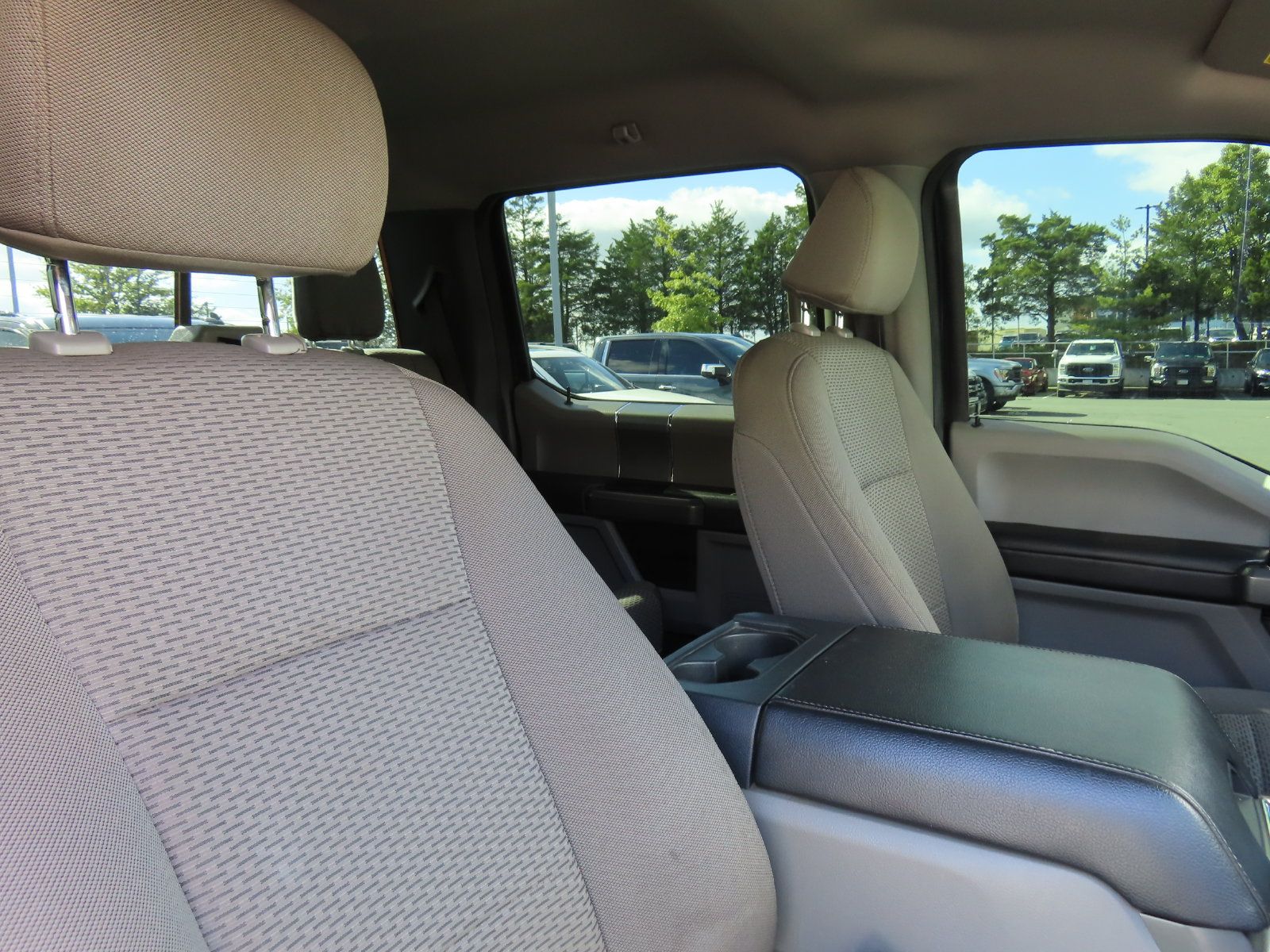 Used 2022 Ford F350 XLT w/ Black Appearance Package AWD/4WD image 32
