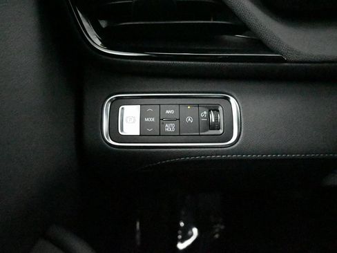 Used 2025 Buick Enclave Preferred AWD/4WD image 21