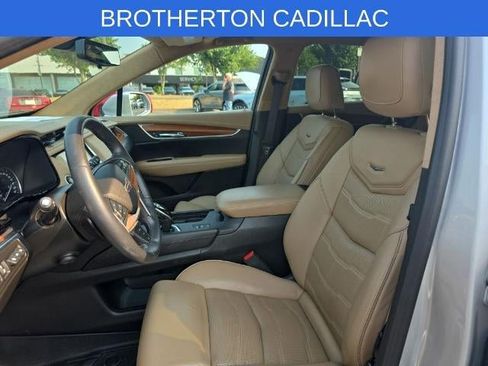 Used 2017 Cadillac XT5 Platinum AWD/4WD image 12