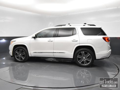 Used 2017 GMC Acadia Denali w/ Technology Package FWD image 3