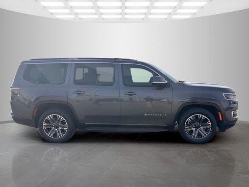 Used 2022 Jeep Wagoneer Series III w/ Convenience Group I image 2