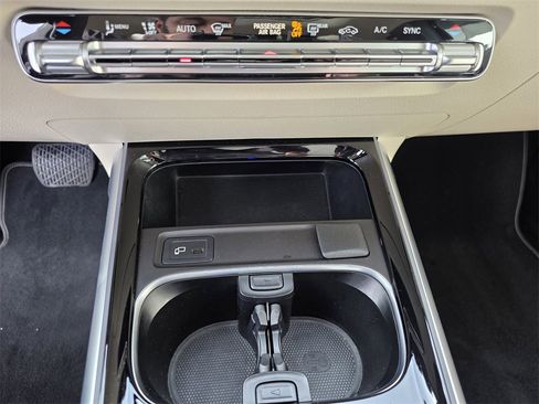 Certified 2022 Mercedes-Benz GLB 250 4MATIC image 25