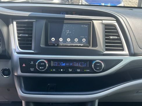 Used 2017 Toyota Highlander Limited AWD/4WD image 14