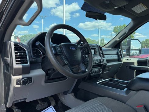 Used 2017 Ford F250 XLT w/ Camper Package AWD/4WD image 14