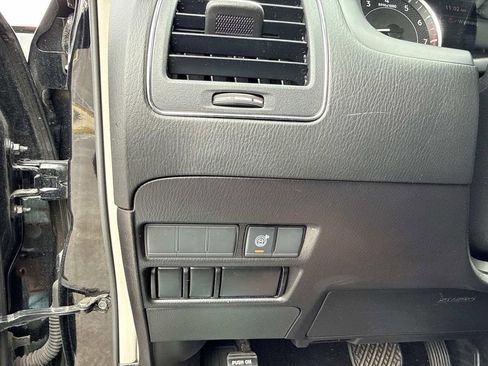 Used 2022 Nissan Armada SV image 32