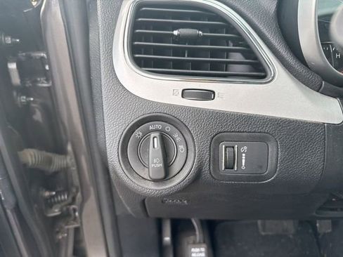 Used 2019 Dodge Journey SE w/ Premium Group image 29