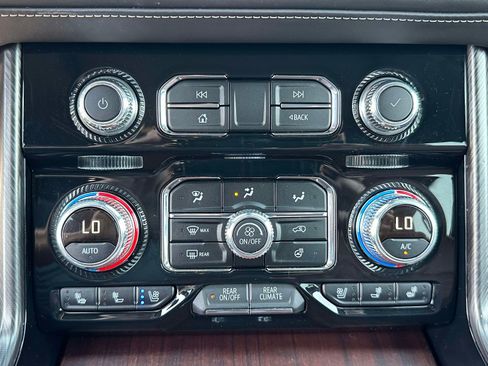 Used 2023 GMC Yukon Denali Ultimate w/ LPO, Floor Liner Package AWD/4WD image 12