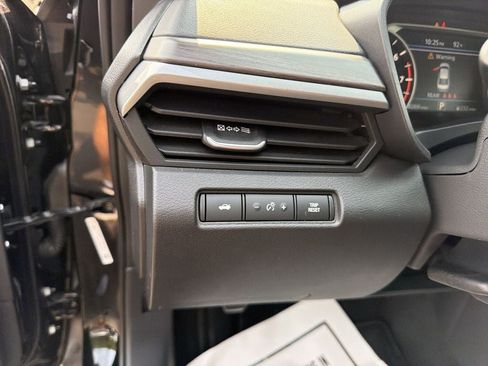 Used 2025 Nissan Altima 2.5 SV FWD image 18