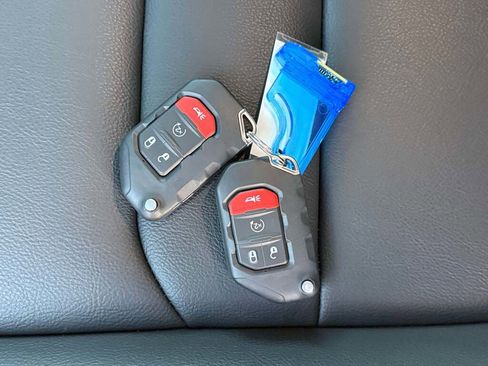 New 2025 Jeep Gladiator Sport image 29