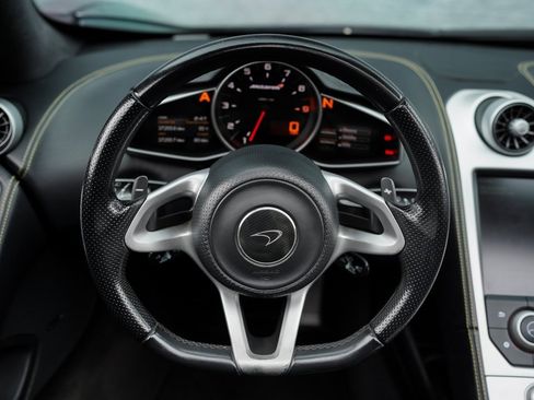 Used 2013 McLaren MP4-12C Spider image 27