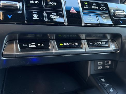 Used 2023 Lexus LX 600 4WD w/ Luxury Package image 22