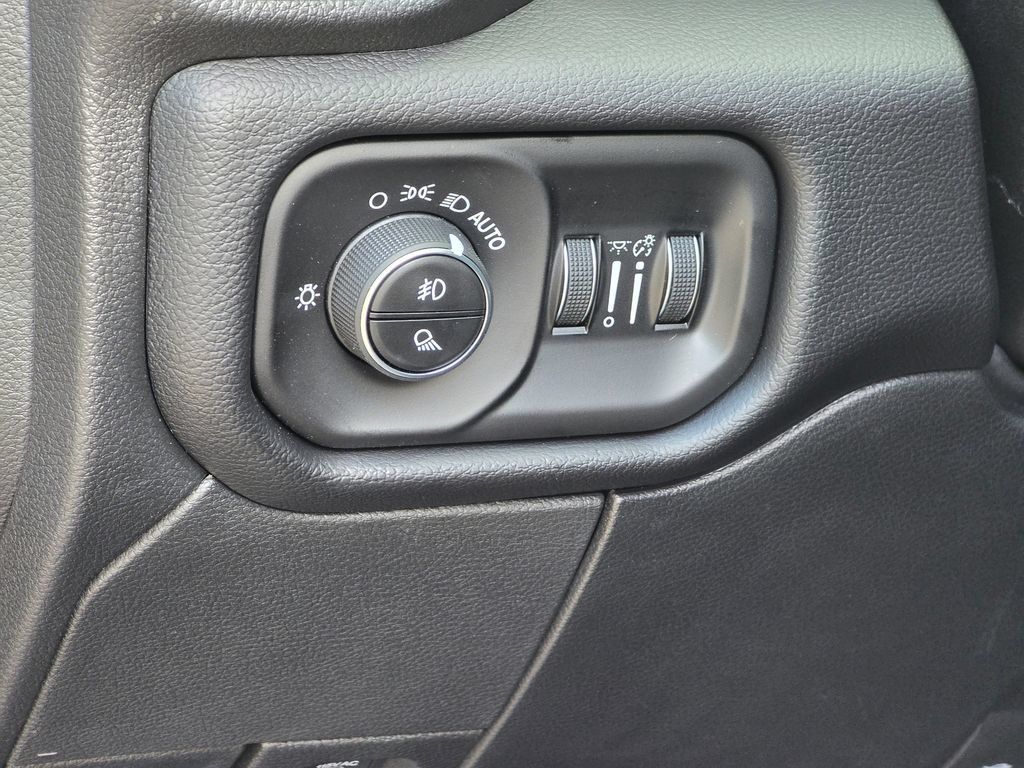 New 2026 RAM 3500 Laramie AWD/4WD image 33