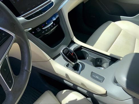 Used 2017 Cadillac XT5 Luxury w/ Driver Awareness Package FWD image 16