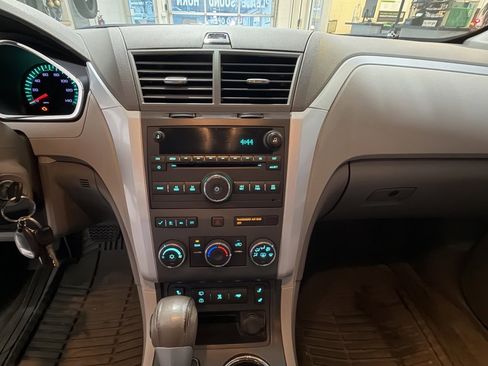 Used 2011 Chevrolet Traverse LT w/ Personal Connectivity Package image 9