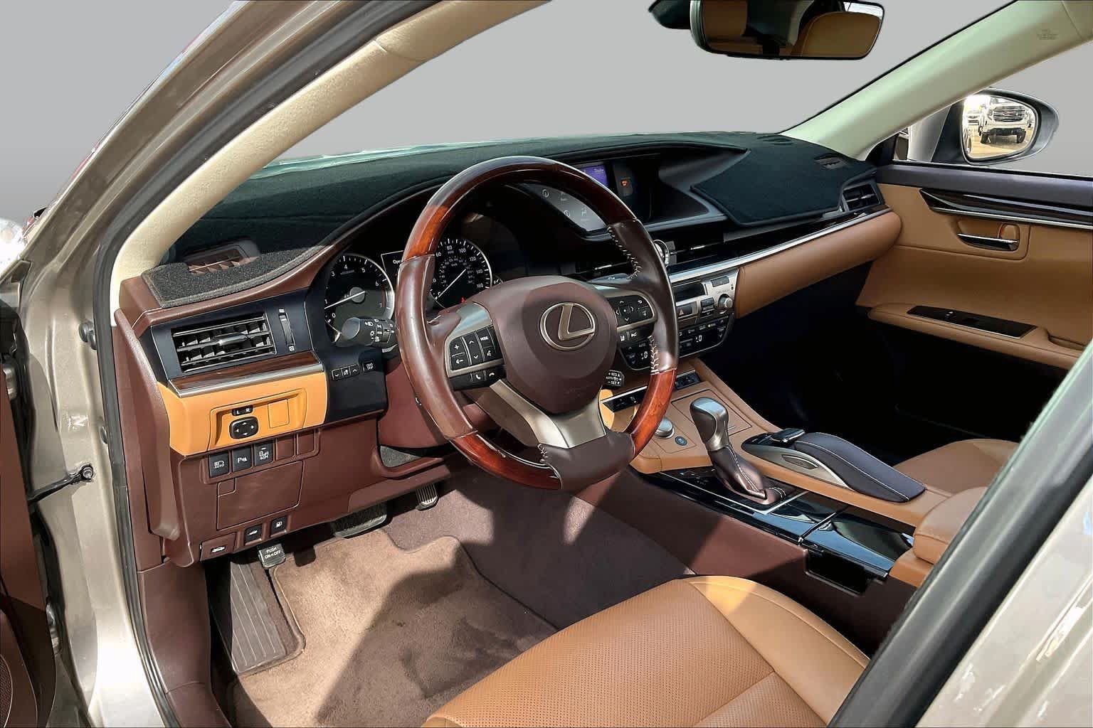 Used 2017 Lexus ES 350 w/ Navigation System Package FWD image 16