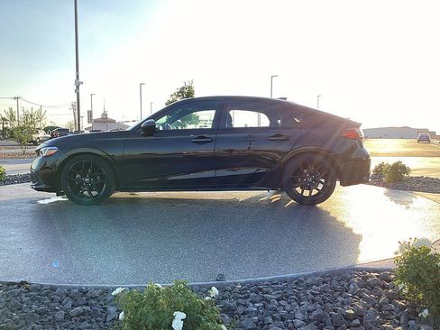 Used 2023 Honda Civic Sport image 4