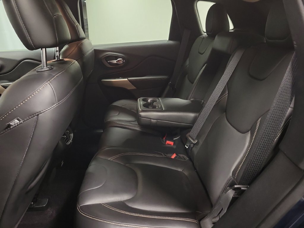 Used 2018 Jeep Cherokee Limited AWD/4WD image 30