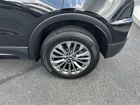 Certified 2025 Cadillac XT4 Premium Luxury w/ Cold Weather Package AWD/4WD image 5