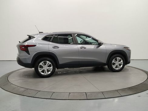 Used 2024 Chevrolet Trax LS w/ Driver Confidence Package FWD image 8