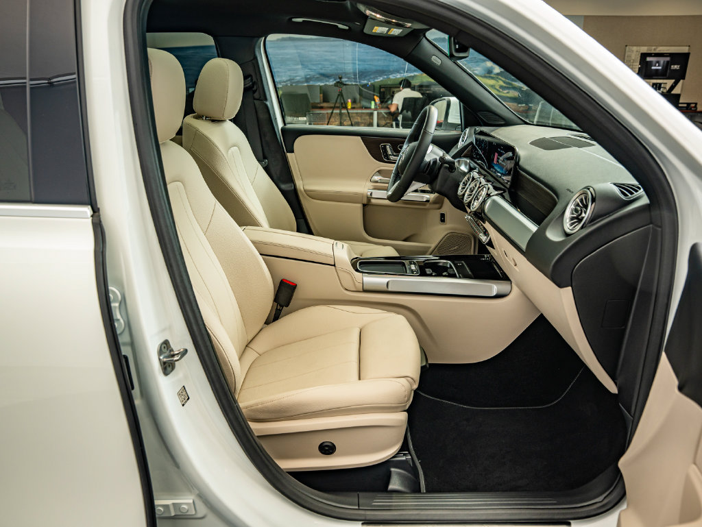 Certified 2026 Mercedes-Benz GLB 250 4MATIC image 37