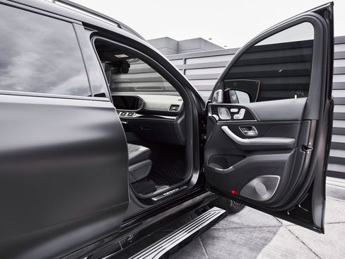 Used 2024 Mercedes-Benz Maybach GLS 600 4MATIC image 24