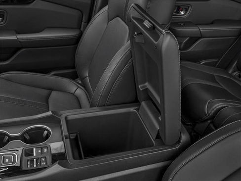 New 2025 Honda Pilot Touring image 10