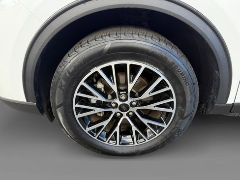 Certified 2023 Ford Escape SE image 9