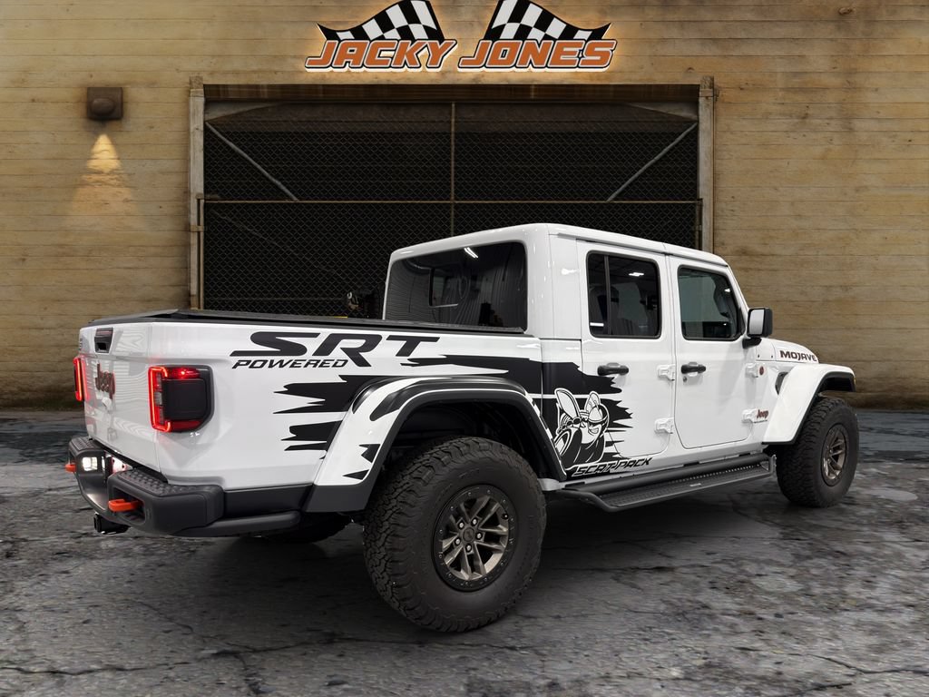 Used 2024 Jeep Gladiator Mojave AWD/4WD image 10