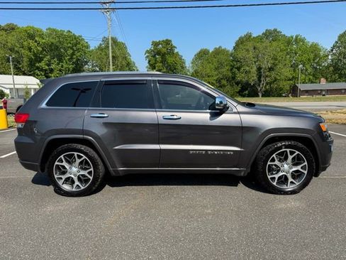 Used 2020 Jeep Grand Cherokee Overland AWD/4WD image 11