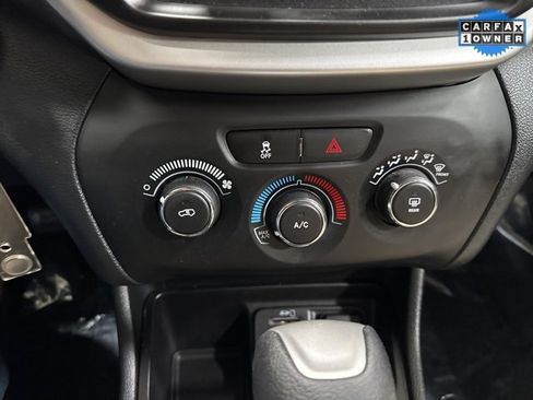 Used 2016 Jeep Cherokee Sport image 14