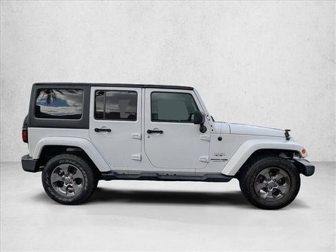 Used 2018 Jeep Wrangler Unlimited Sahara image 5