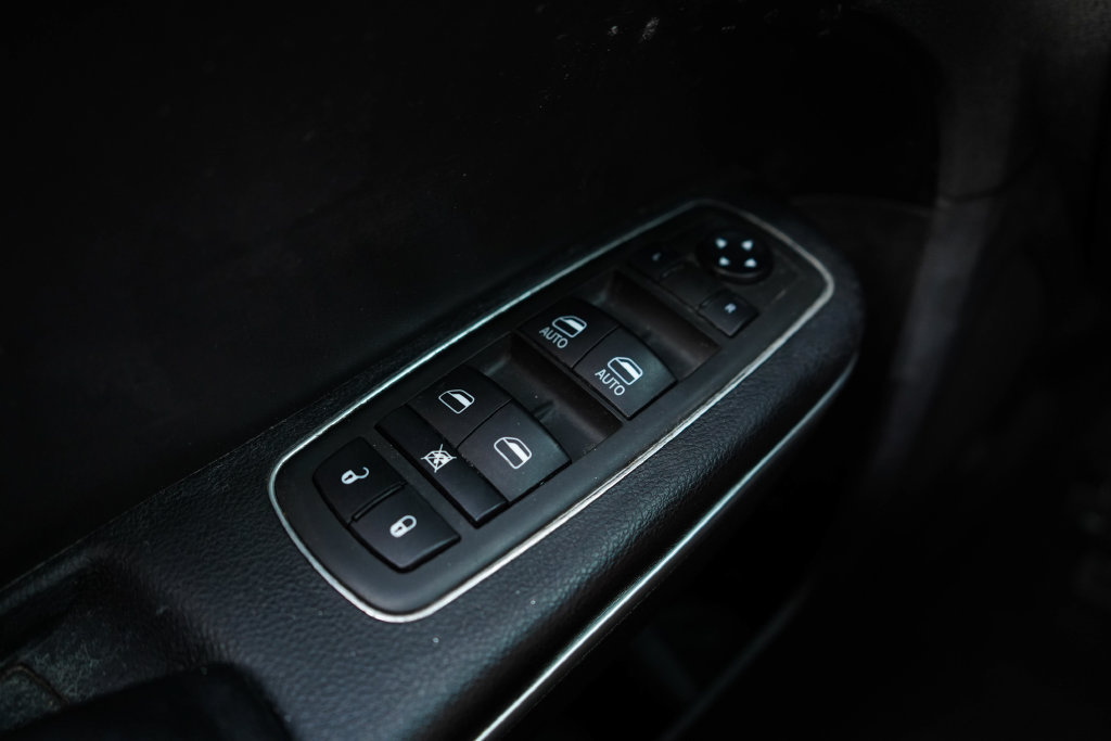 Used 2021 Dodge Charger SXT w/ Leather Interior Group RWD image 30