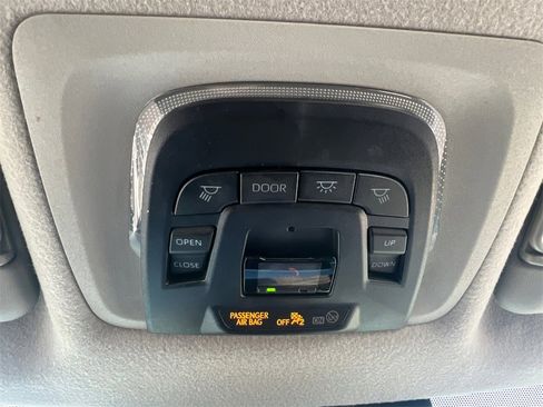 Used 2024 Toyota Corolla Cross LE image 25